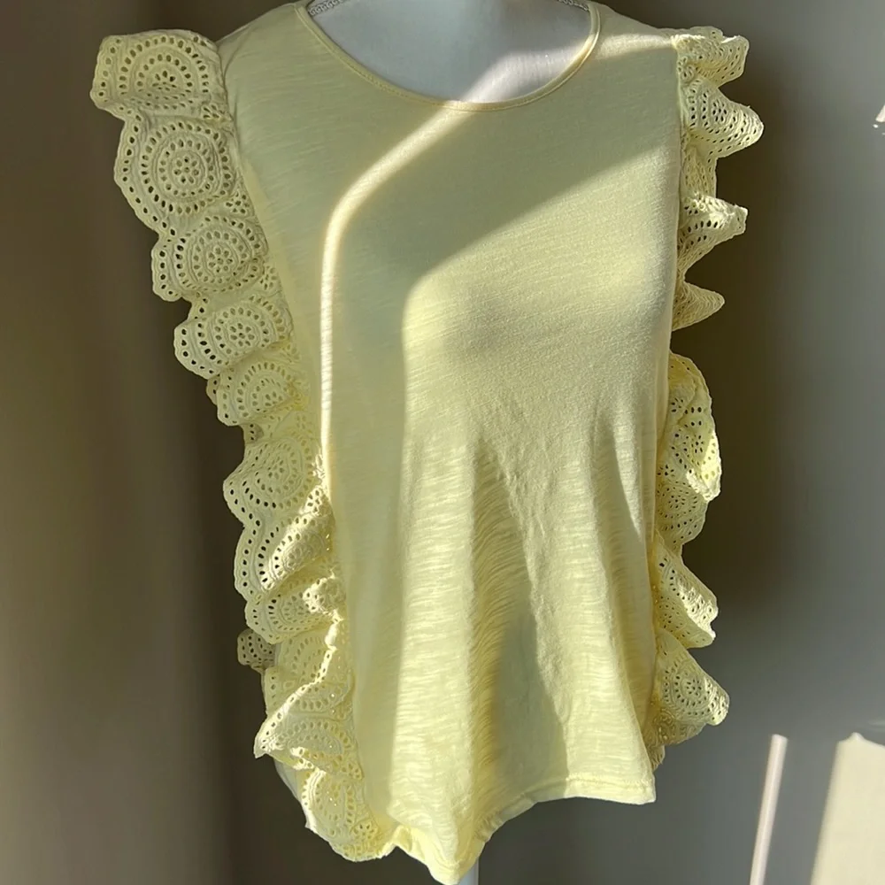 Doe & Rae Ruffle Top - Picture 3 of 10